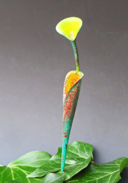 270 mm high Turned on 2 axes. Carnivorous plant. Ref 17.06