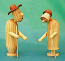 Ash, pau amarello and mahogany. 150 mm high. Figures from smaller turned parts. Ref 20.06