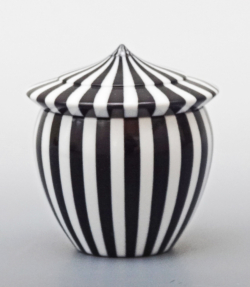 Polyester resin. 50 mmm diameter. Ref 12.27