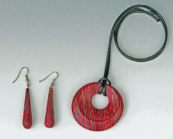 Dyed plywood. Teardrop earrings. Off-centre pendant 42 mm diameter. Ref 12.26